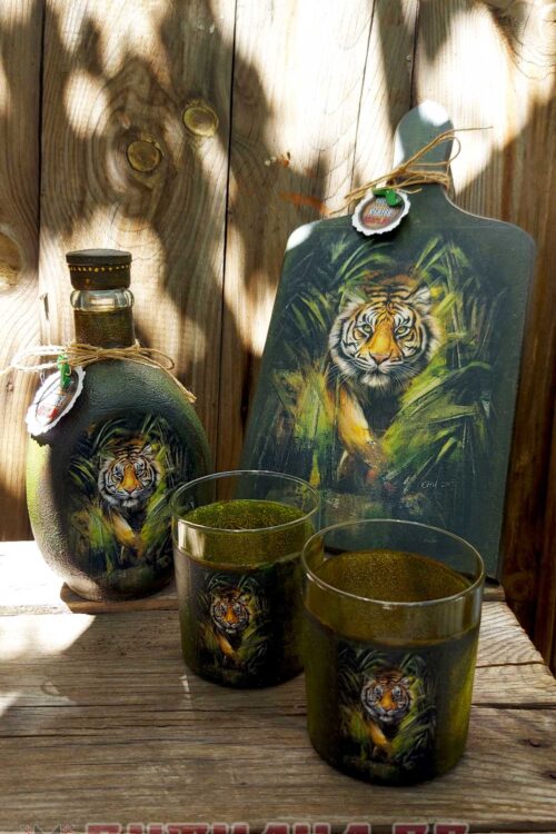 Луксозен комплект за юбилей с изображение на тигър изтънчен подарък за хора ценящи стилните аксесоари и вкусовете на традиционната кухня